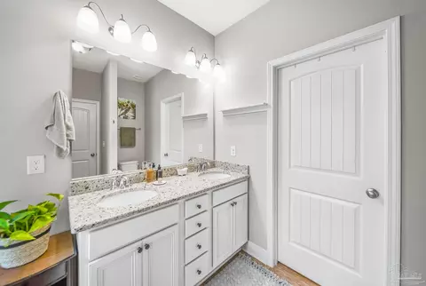 Bath - 2544 Caldwell Cir, Pace, FL 32571 photo 2 of 4