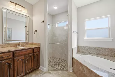 Bath - 5477 Madelines Way, Pace, FL 32571 photo 2 of 7