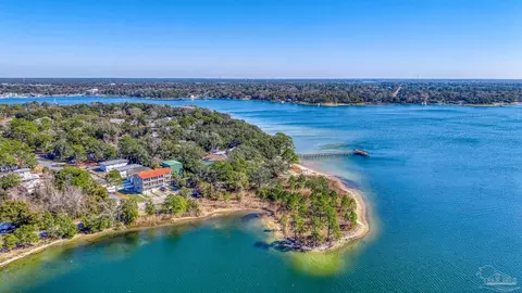 1157 N Bayshore Dr, Valparaiso, FL 32580