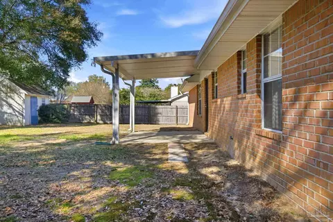 Exterior - 7301 Copter Ln, Milton, FL 32570 photo 5 of 8