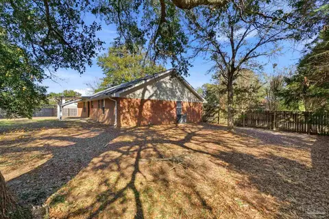 Exterior - 7301 Copter Ln, Milton, FL 32570 photo 7 of 8