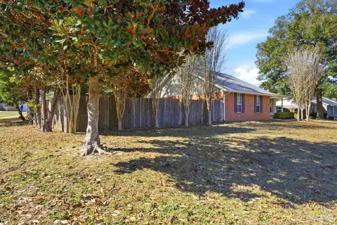 Exterior - 7301 Copter Ln, Milton, FL 32570 photo 2 of 8