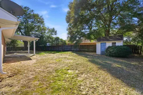 Exterior - 7301 Copter Ln, Milton, FL 32570 photo 6 of 8