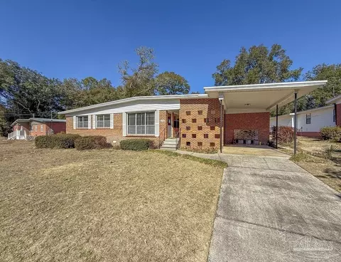 6558 Cedar St, Milton, FL 32570