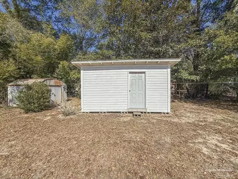 Exterior - 6558 Cedar St, Milton, FL 32570 photo 4 of 5
