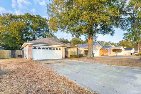521 Desert Oak Dr, Pensacola, FL 32514