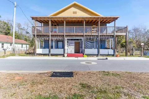 426 Front St, Century, FL 32535