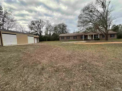 95 Danielle Ln, Cantonment, FL 32533