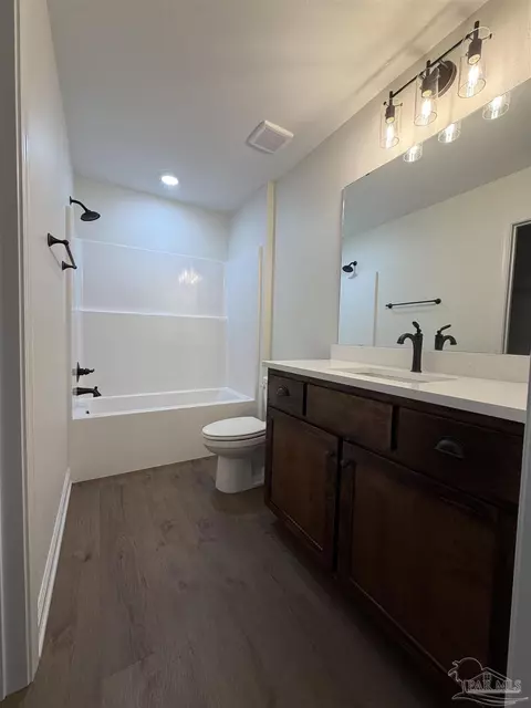 Bath - 6288 Long St, Milton, FL 32570 photo 3 of 3
