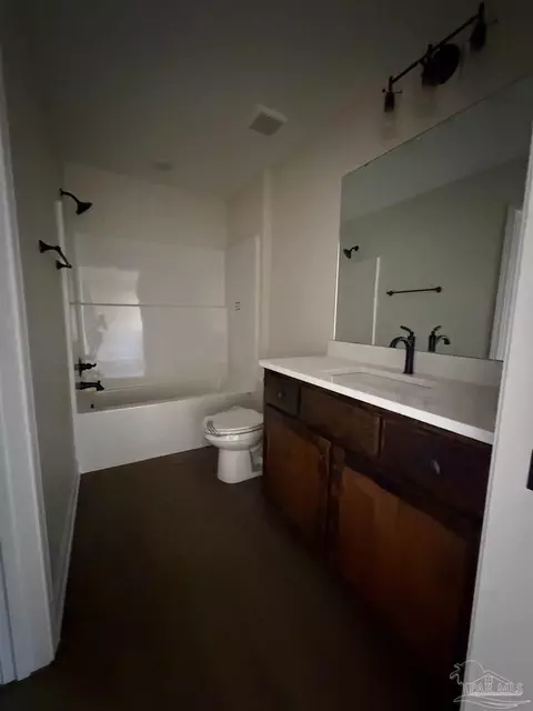 Bath - 6288 Long St, Milton, FL 32570 photo 1 of 3