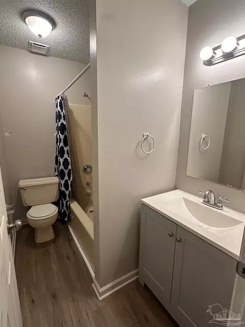 Bath - 5358 Jenny Cir, Pace, FL 32571 photo 2 of 2