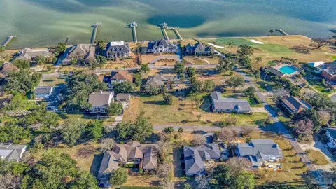 1009 Harbourview Cir, Pensacola, FL 32507