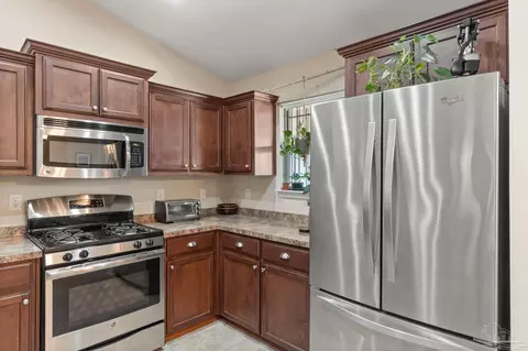 Kitchen - 5221 English Oak Dr, Pace, FL 32571 photo 3 of 5