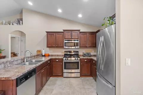Kitchen - 5221 English Oak Dr, Pace, FL 32571 photo 2 of 5