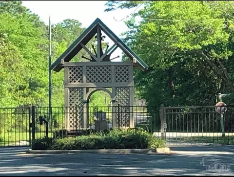 1171 Oyster Bay Dr, Milton, FL 32583