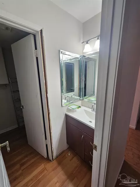 Bath - 2779 Nelsontown Rd, Jay, FL 32565 photo 1 of 2