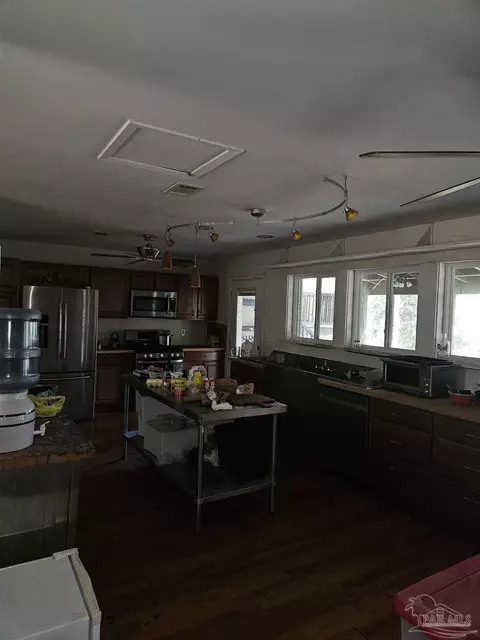 Kitchen - 2779 Nelsontown Rd, Jay, FL 32565 photo 1 of 1