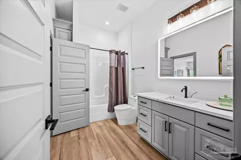 Bath - 8200 Teton Crest Dr, Pace, FL 32571 photo 1 of 8