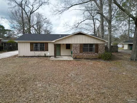 104 Thorndale Pl, Atmore, AL 36502