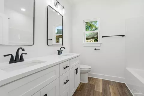 Bath - 4224 Byrnwyck Pl, Pace, FL 32571 photo 4 of 4