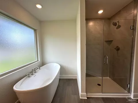 Bath - 5213 Barnett Rd, Pace, FL 32571 photo 2 of 2