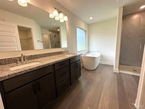 Bath - 5190 Barnett Rd, Pace, FL 32571 photo 1 of 2