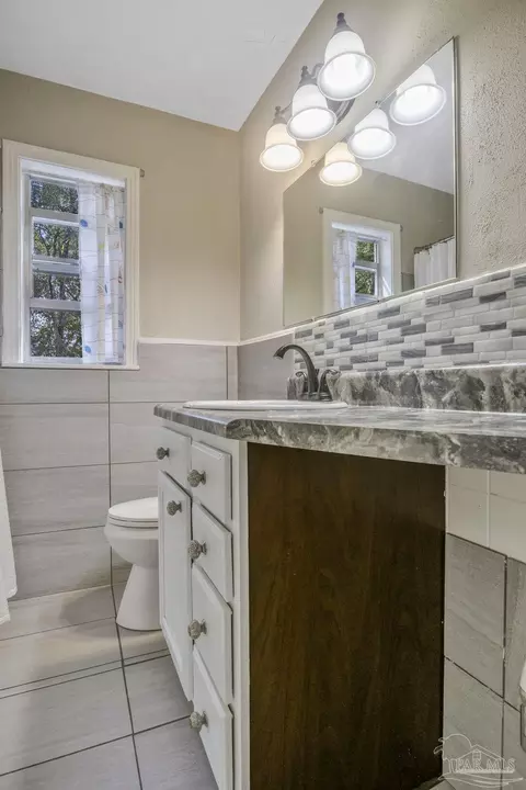 Bath - 6589 Cedar St, Milton, FL 32570 photo 1 of 2