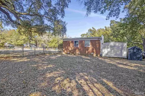 Exterior - 6589 Cedar St, Milton, FL 32570 photo 5 of 9