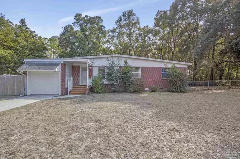 6589 Cedar St, Milton, FL 32570