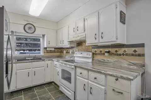 Kitchen - 6589 Cedar St, Milton, FL 32570 photo 3 of 3