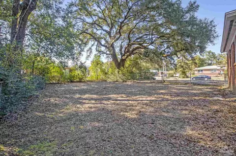 Exterior - 6589 Cedar St, Milton, FL 32570 photo 4 of 9