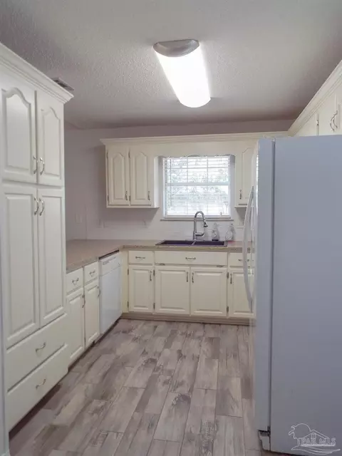 Kitchen - 4315 Bayou Ridge Dr, Pace, FL 32571 photo 1 of 2