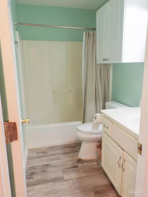 Bath - 4315 Bayou Ridge Dr, Pace, FL 32571 photo 4 of 4