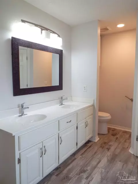 Bath - 4315 Bayou Ridge Dr, Pace, FL 32571 photo 2 of 4
