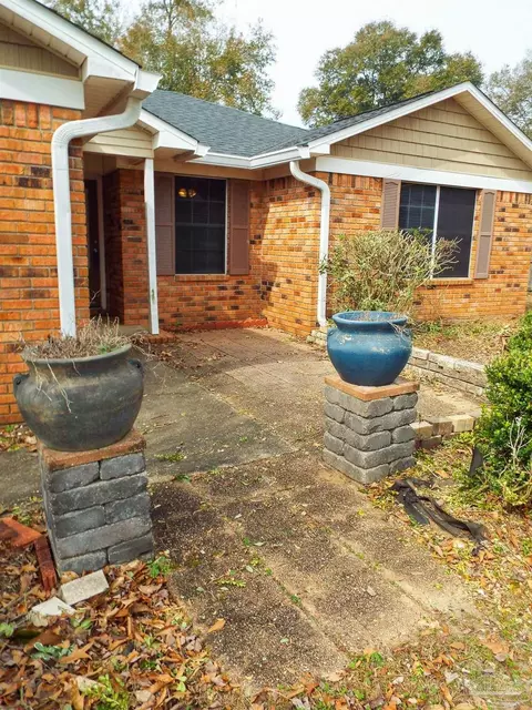 Exterior - 4315 Bayou Ridge Dr, Pace, FL 32571 photo 2 of 9
