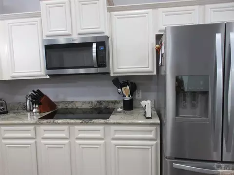 Kitchen - 5554 Mill Race Cir, Pace, FL 32571 photo 6 of 7