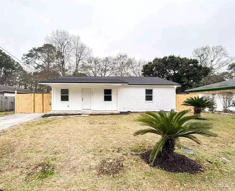 1261 Hawthorn Dr, Pensacola, FL 32507