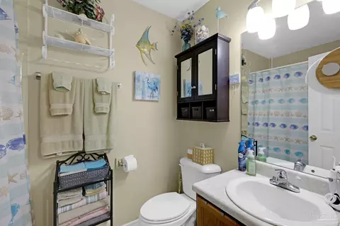 Bath - 4536 Arcadia St, Milton, FL 32583 photo 1 of 5
