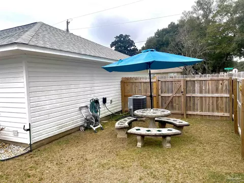 Exterior - 4536 Arcadia St, Milton, FL 32583 photo 9 of 10