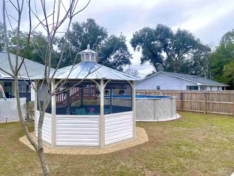 Exterior - 4536 Arcadia St, Milton, FL 32583 photo 8 of 10