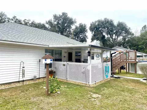 Exterior - 4536 Arcadia St, Milton, FL 32583 photo 4 of 10
