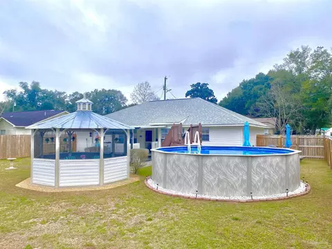 Exterior - 4536 Arcadia St, Milton, FL 32583 photo 7 of 10