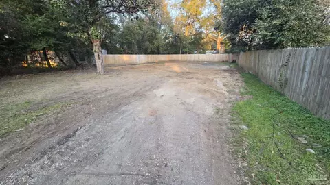 6410 Skyline Dr, Milton, FL 32570