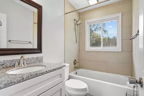 Bath - 6473 Lakeshore Dr, Milton, FL 32570 photo 3 of 3