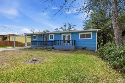 6473 Lakeshore Dr, Milton, FL 32570