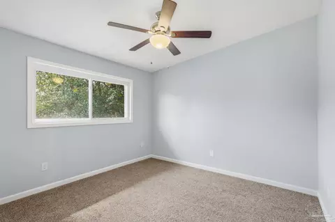 Bedroom - 6473 Lakeshore Dr, Milton, FL 32570 photo 3 of 6