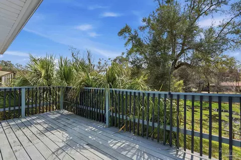 Exterior - 6473 Lakeshore Dr, Milton, FL 32570 photo 4 of 6