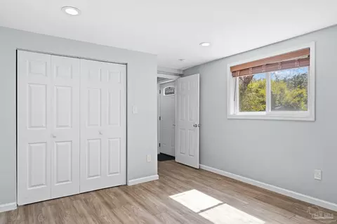 Bedroom - 6473 Lakeshore Dr, Milton, FL 32570 photo 4 of 6