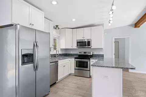 Kitchen - 6473 Lakeshore Dr, Milton, FL 32570 photo 2 of 3