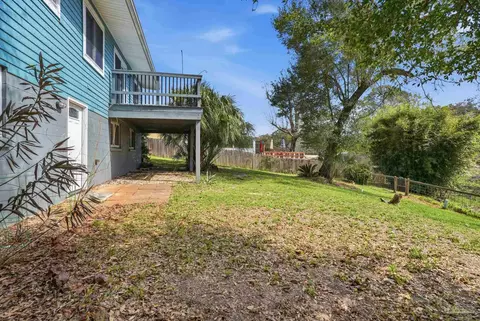 Exterior - 6473 Lakeshore Dr, Milton, FL 32570 photo 5 of 6